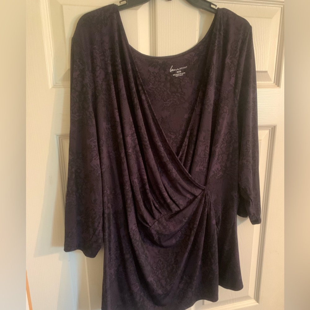 Black and purple wrap front top, size 26/28